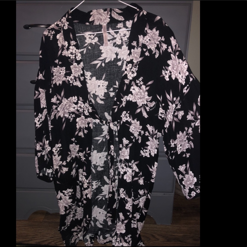 Spiritual Gangster Black Floral Kimono